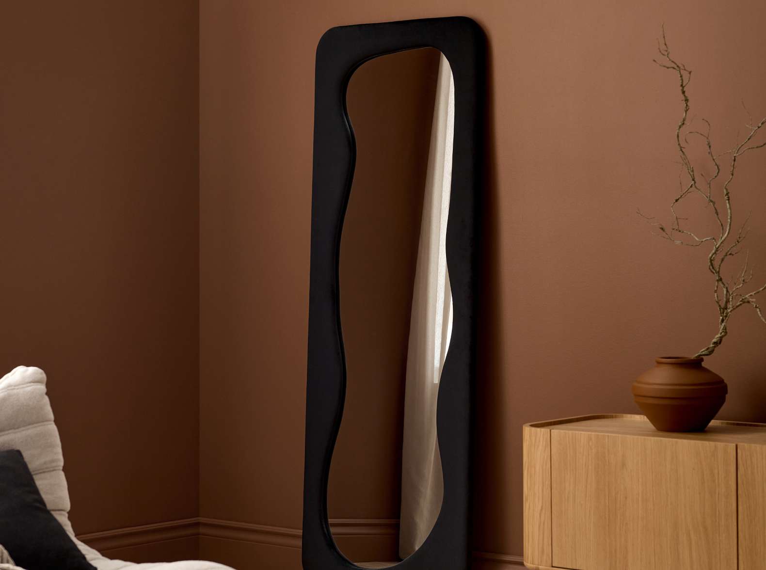 ambiance d'un miroir sur pied