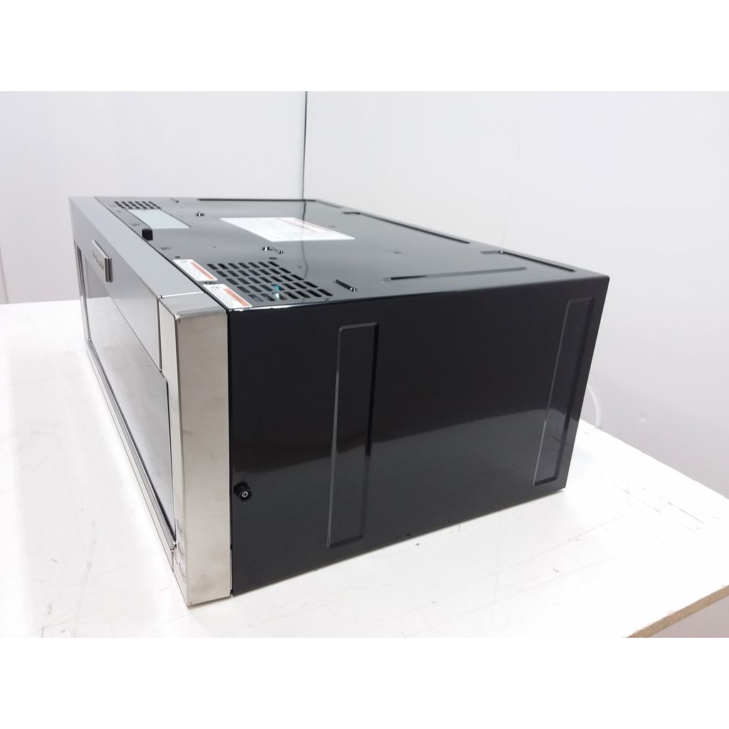 1.1 cu. ft. Built-In Low Profile Microwave 900W - Slight imperfections