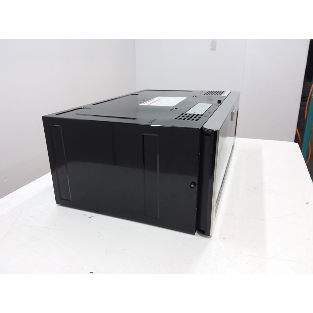 1.1 cu. ft. Built-In Low Profile Microwave 900W - Slight imperfections