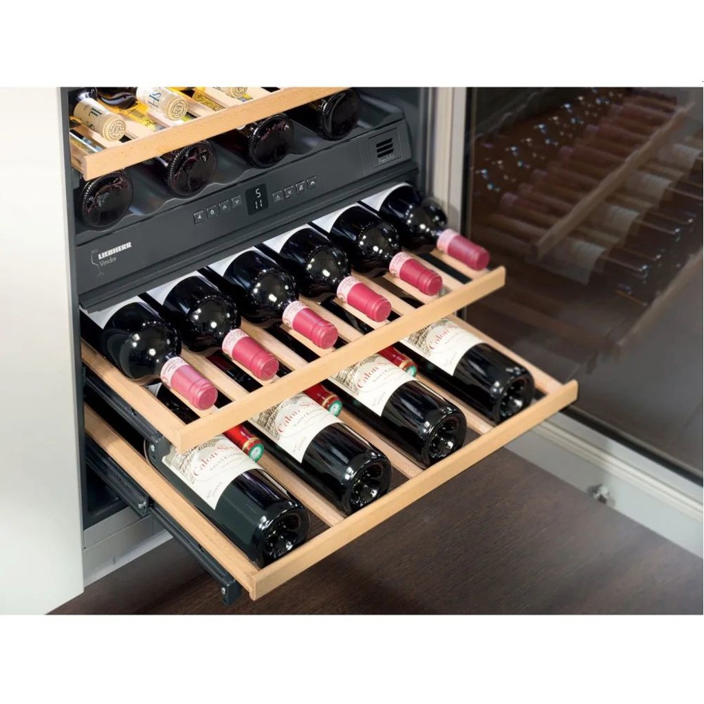 Wine cabinet with 34 bottle capacity