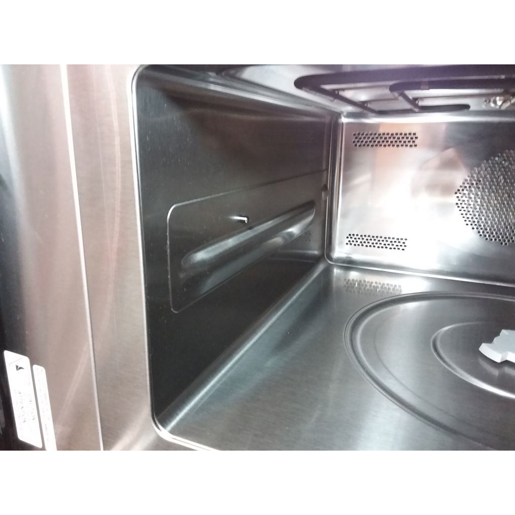 1.4 cu.ft. 900W  Built-in Convection Microwave Oven - Slight imperfections