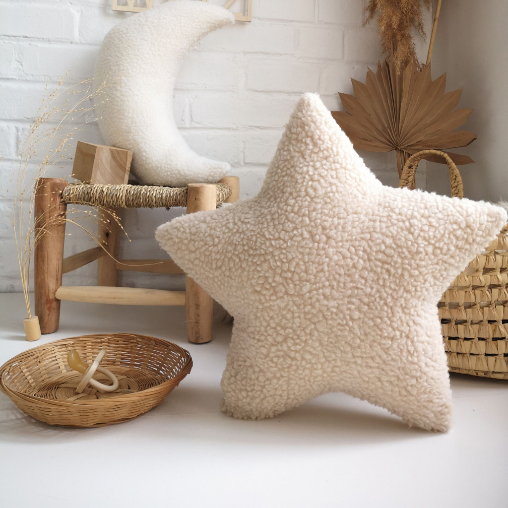 Sherpa Star Pillow (beige)