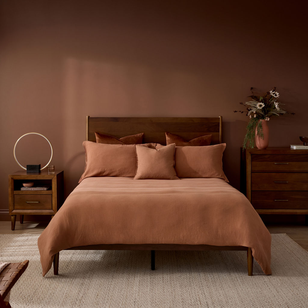 On offre jusqu'à 50% de rabais sur ce meuble de chambre.