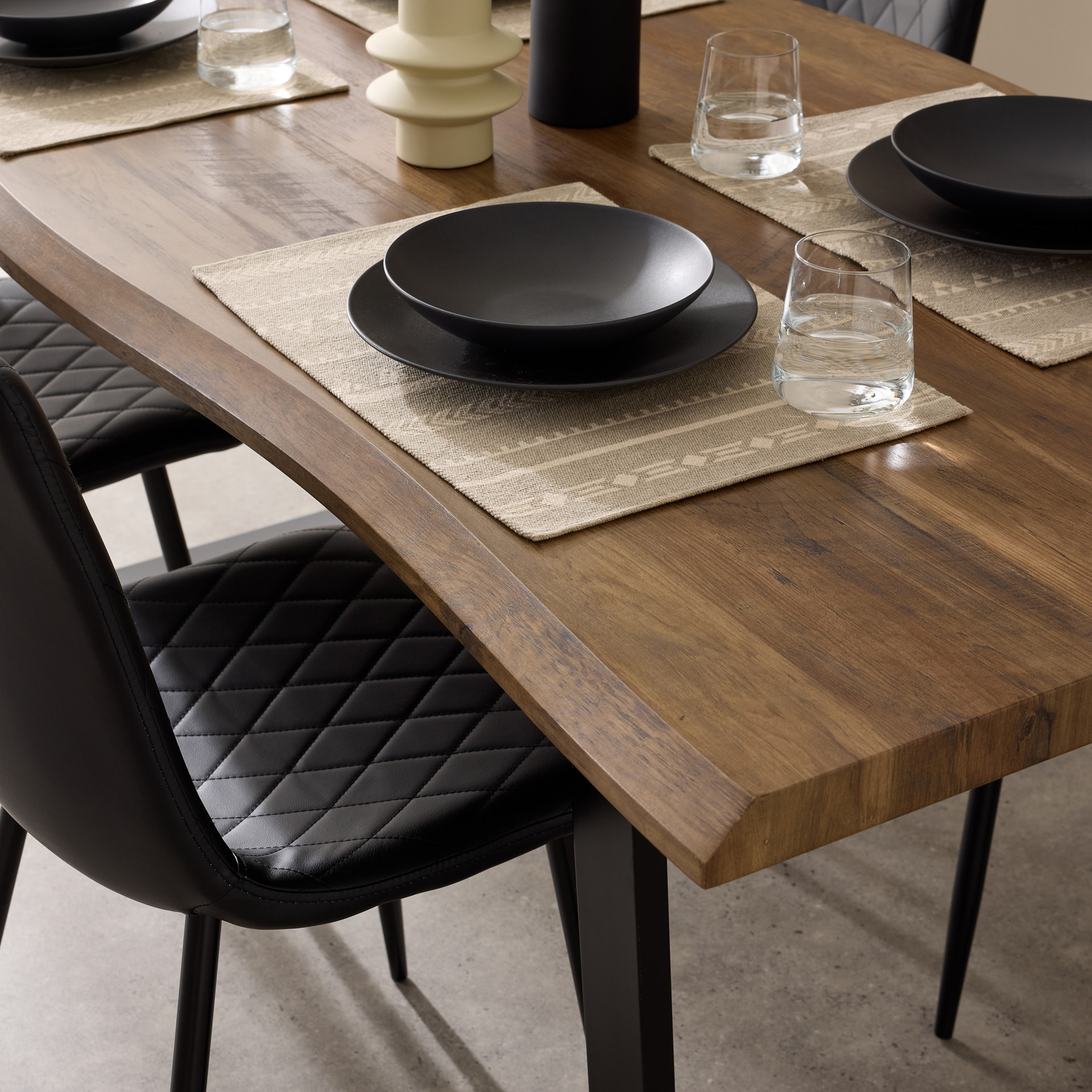 Dining Table International T-1810 | Tanguay