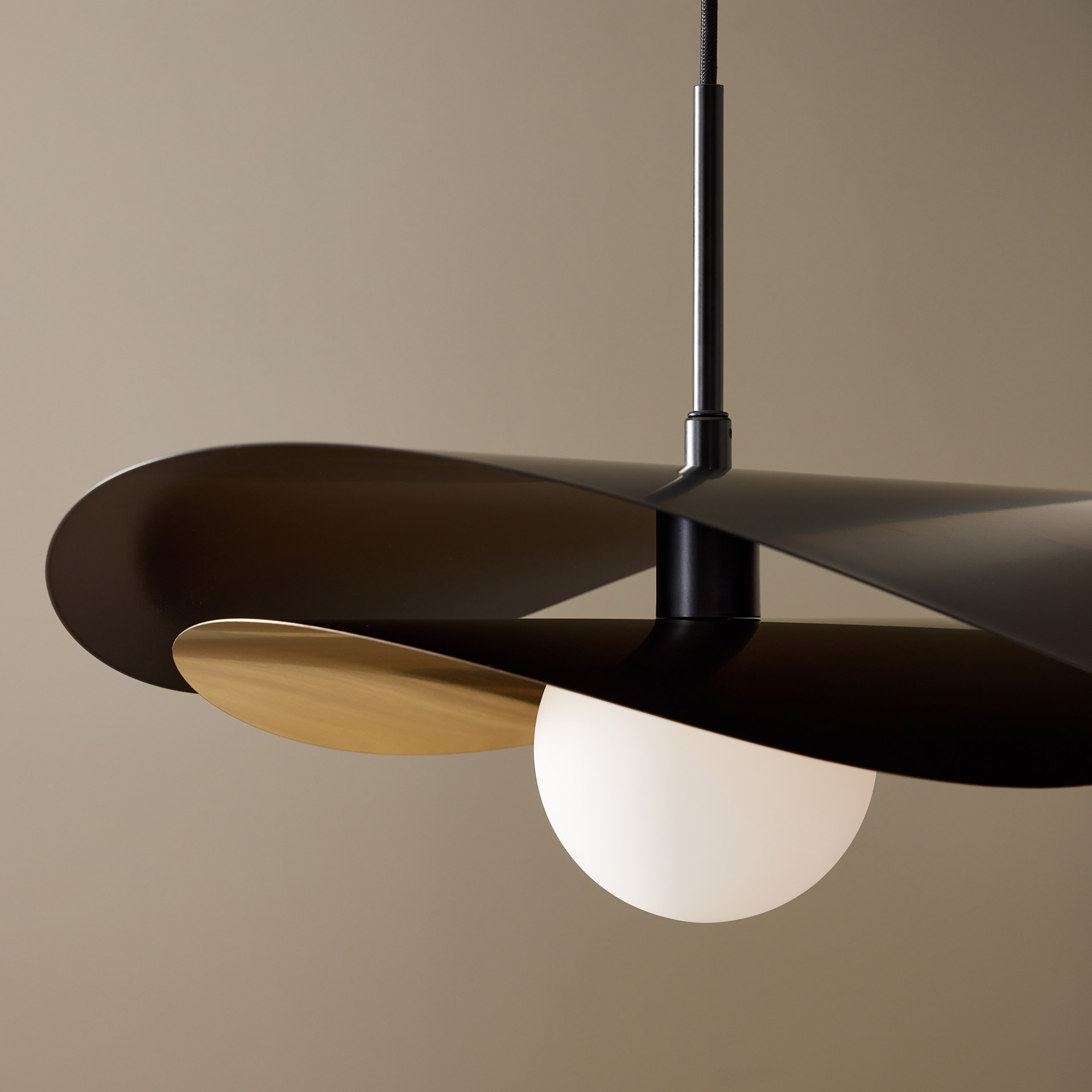 チンバウ  CONTEMPORANEA Paven Pendant Light Collection privée | Tanguay
