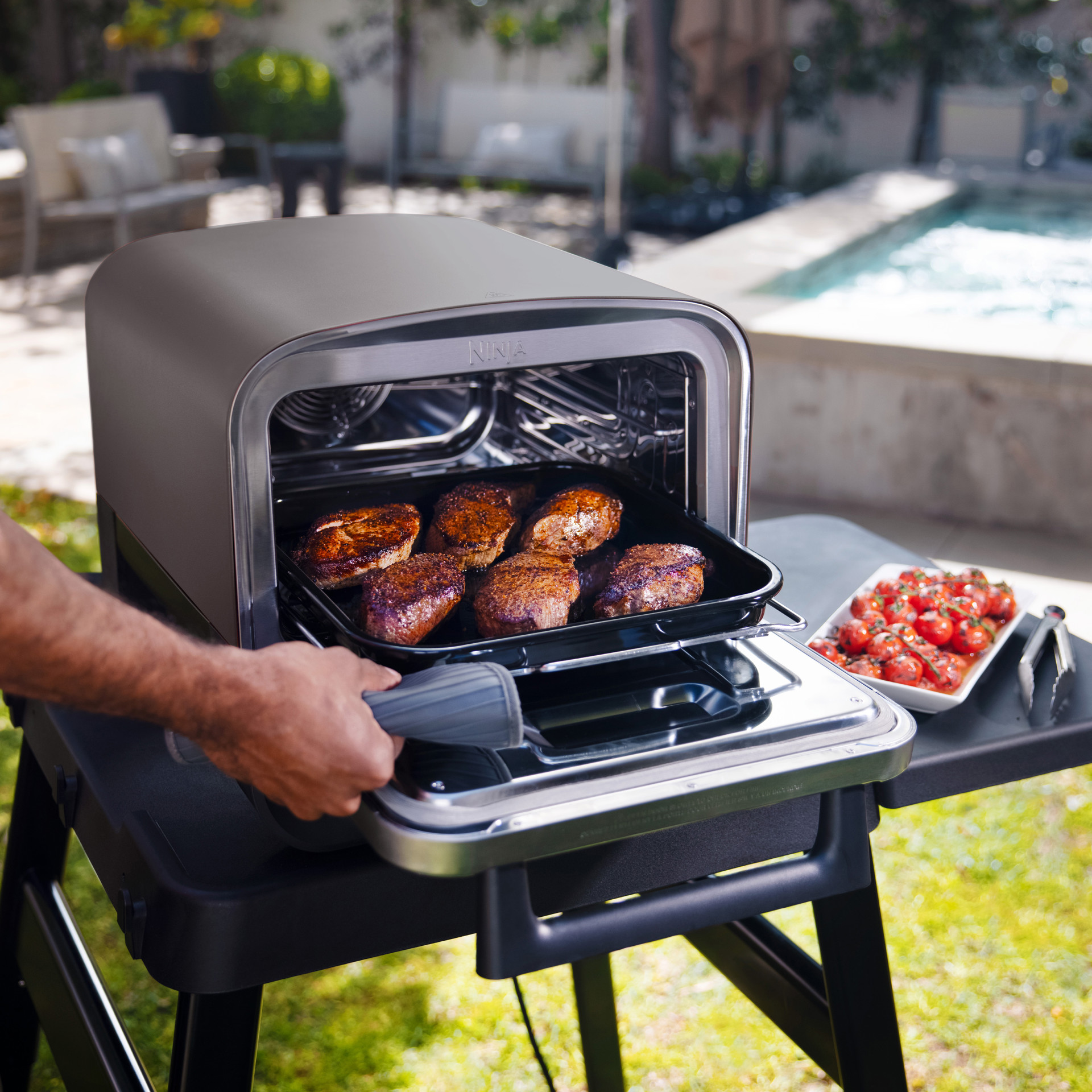Ninja Woodfire™ 8-in-1 Electric Outdoor Oven Shark Ninja 7601881