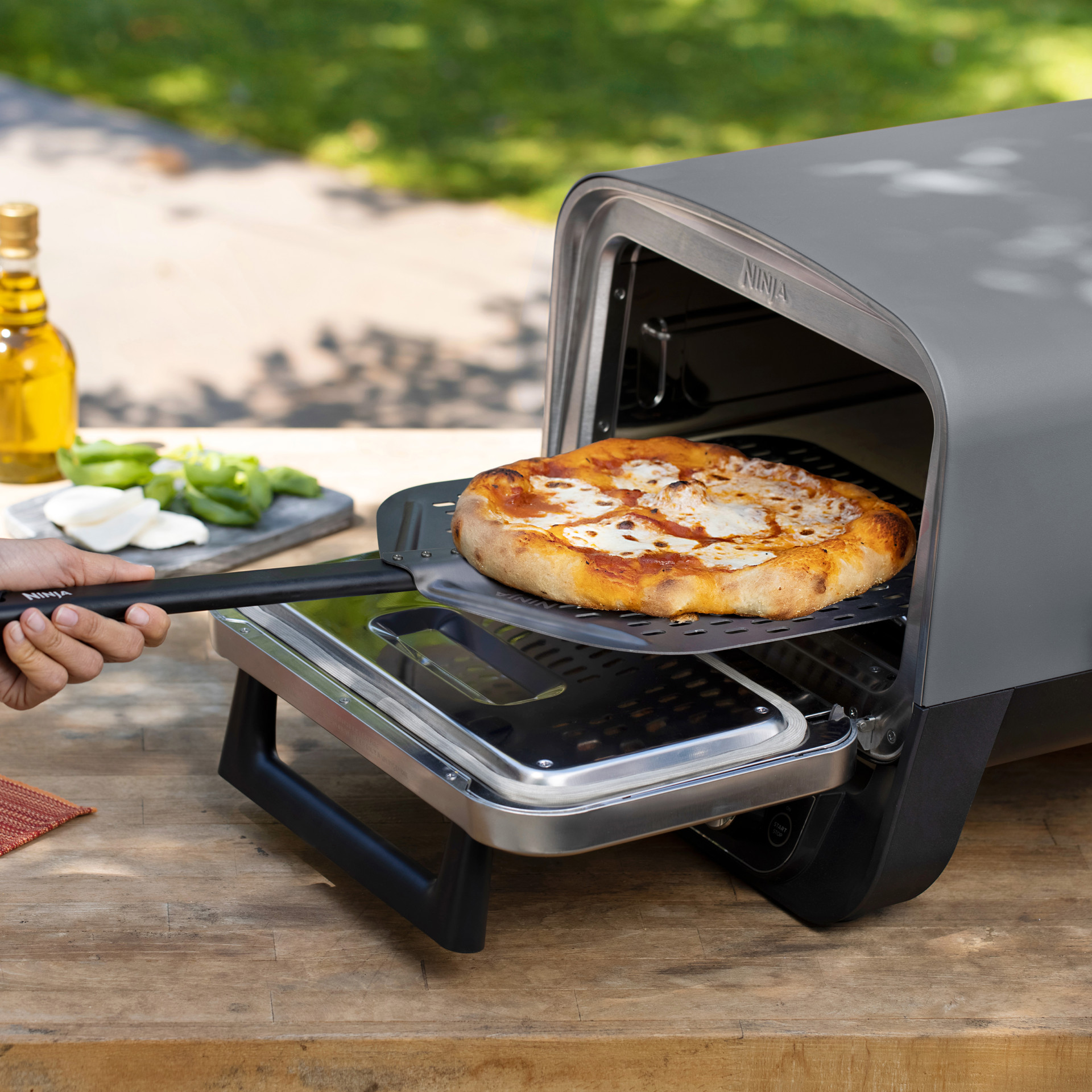 Ninja Woodfire™ 8-in-1 Electric Outdoor Oven Shark Ninja 7601881