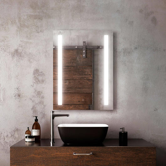Miroir à éclairage DEL 24” x 32” Brilia avec bandes givrées verticales à l’intérieur Kalia